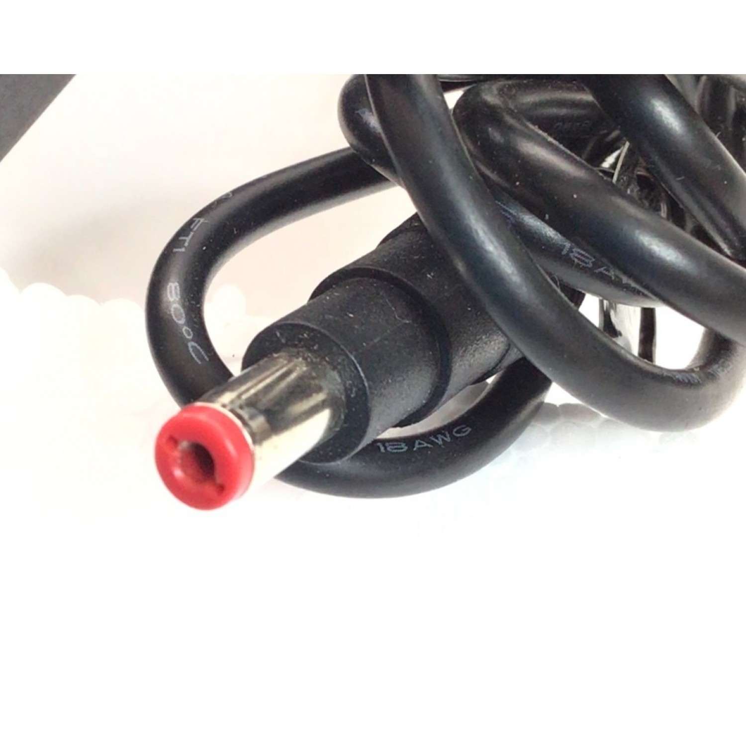 CARGADOR / ADAPTADOR DE FUENTE DE ALIMENTACION LITEON CA/CC / NUMERO DE PARTE 524475-051 / ENTRADA VCA 100-240V~0.9A / 50/60HZ / SALIDA VCD 12V 3A / EPS-3 / MODELO PA-1360-5M01 - Imagen 3